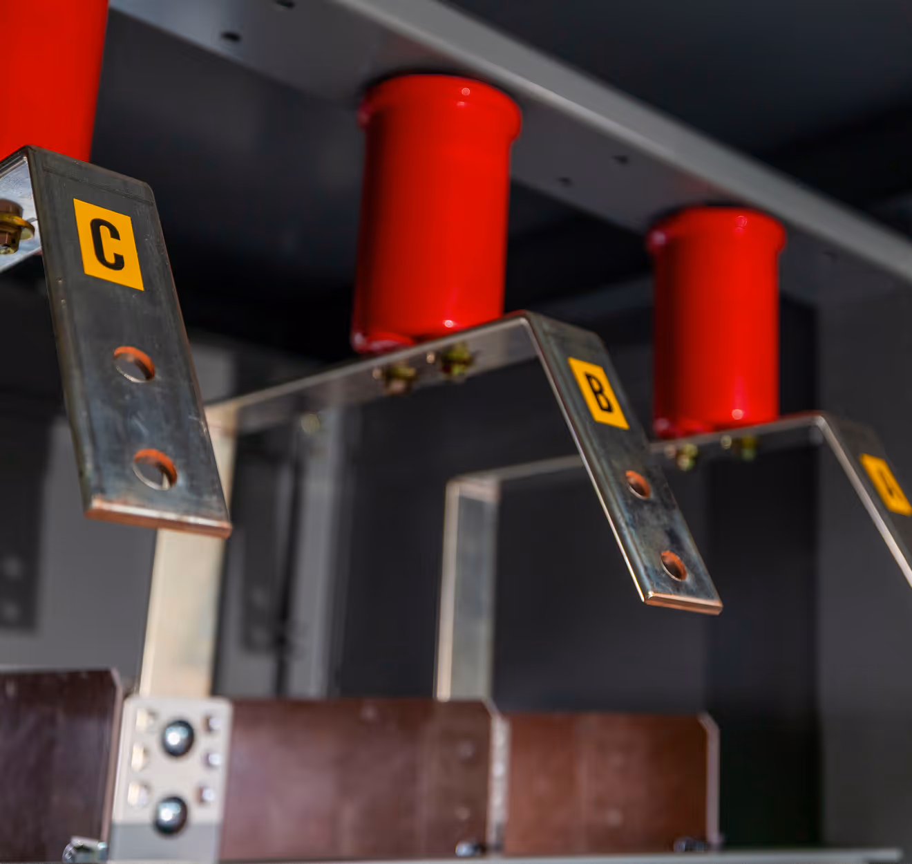 Bus on Maddox metal-enclosed switchgear
