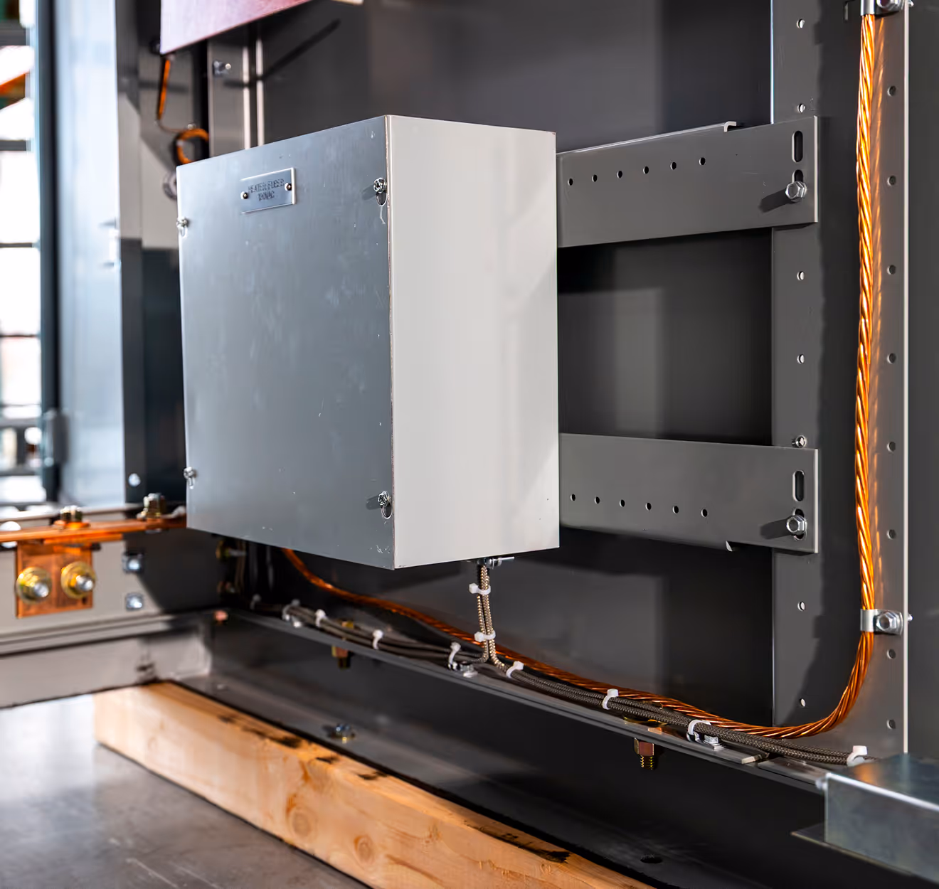 Maddox metal-enclosed switchgear